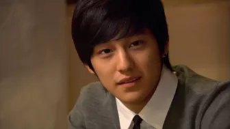 Su relación con la protagonista muestra su lado más vulnerable, y a lo largo de la serie, Yi-Jung demuestra que detrás de su fachada de chico malo, es un hombre profundamente capaz de amar y ser amado.