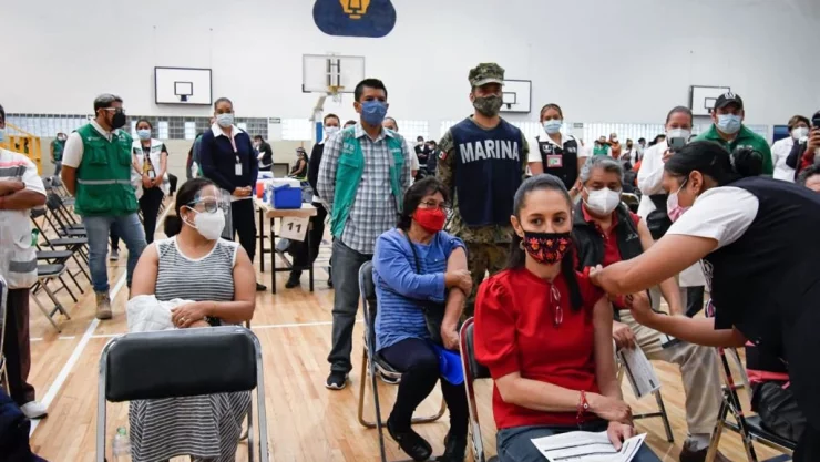 Claudia Sheinbaum recibe la vacuna contra COVID-19 en Tlalpan