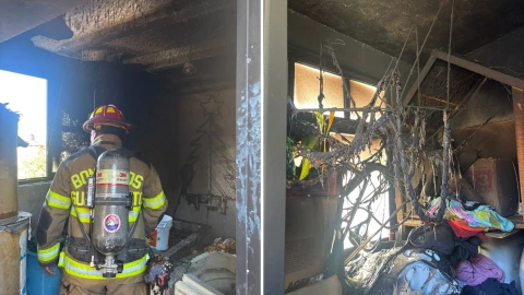 Fuerte incendio por explosión en casa de Guanajuato capital; vecinos ayudaron a apagarlo, 20 julio 2025.png