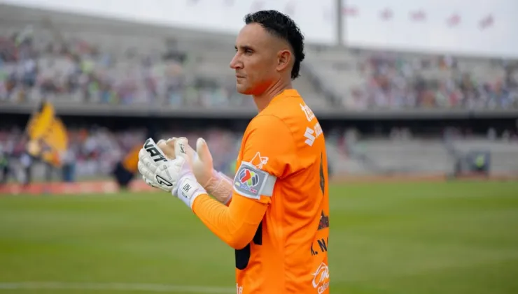 Keylor Navas en la Liga BBVA MX con Pumas