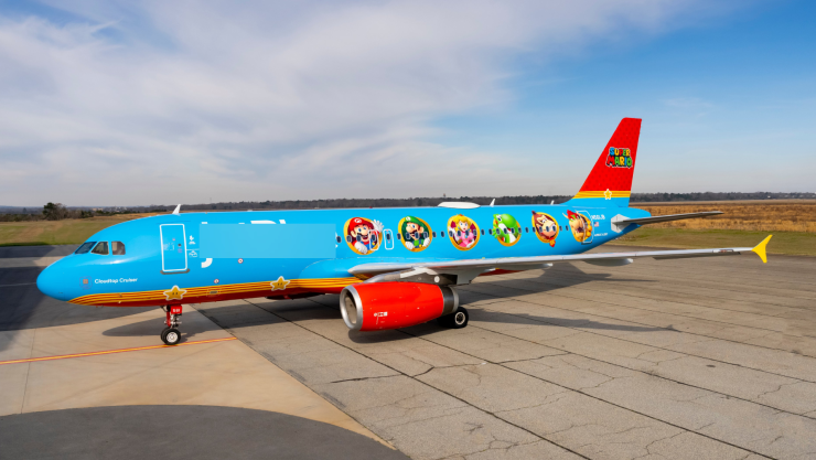 ¡it’s-a-Me! Avión de Super Mario Bros ‘Cloudtop Cruiser’ llega al aeropuerto de Cancún.jpg