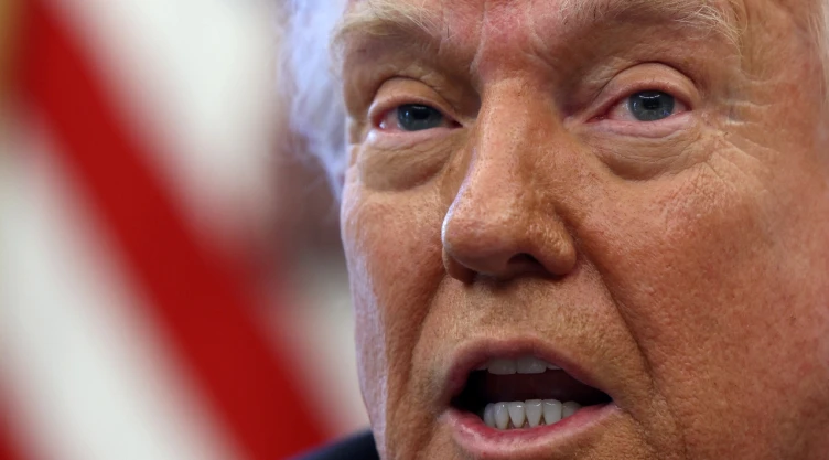 El presidente de EU, Donald Trump, impone nuevos aranceles a autos, medicamentos y electricidad.