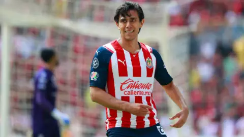 JJ Macías se perderá todo el torneo con Chivas por ruptura de ligamento