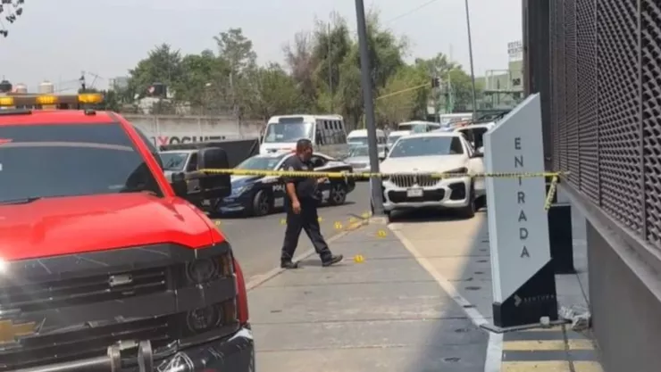 Edomex: Asesinan al exdirector de administración de Tlalnepantla afuera de plaza Sentura