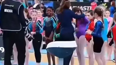 ¿Racismo_ Niña gimnasta no recibe medalla por su color de piel