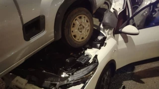 Dos mujeres terminaron LESIONADAS tras aparatosa carambola de 8 vehículos en el Periférico; así ocurrió el fuerte accidente