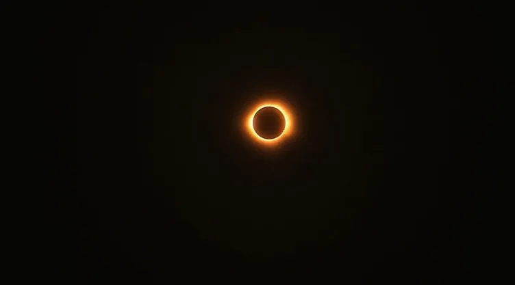 Esta es la razón por la que podrías tener dolor de cabeza y visión borrosa tras el eclipse solar 2024