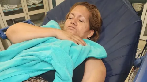 Ceci Flores viaja rumbo al hospital para recibir atención médica