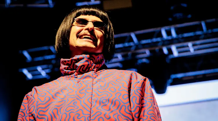 Muere en choque de helicópteros el músico, rapero y cineasta Oliver Tree