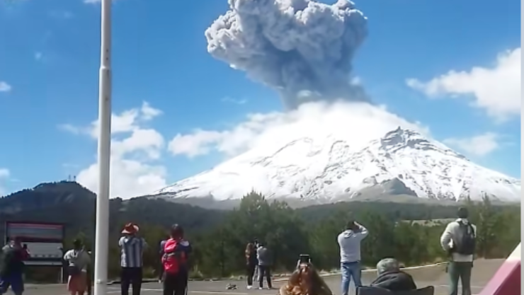 Captan el ‘RUGIR’ del Volcán Popocatépetl tras explosión en el Parque Izta-Popo