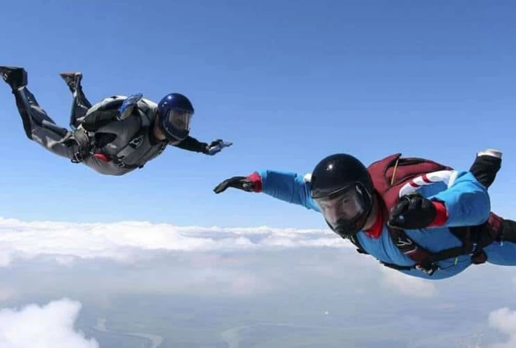 VIDEO | Paracaidista se estrella contra una monta&ntilde;a y lo graba