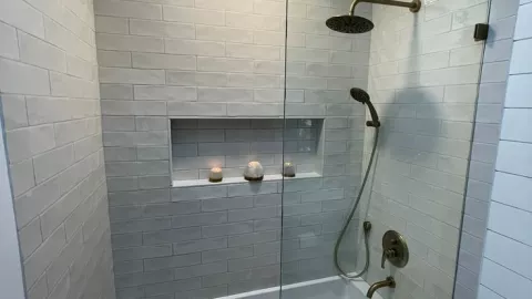 30 ideas para remodelar tu baño con tina: lucirá elegante con la bañera