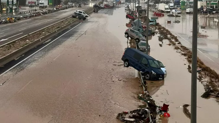 Inundaciones en Valencia deja varios fallecidos y daños estructurales (VIDEO)