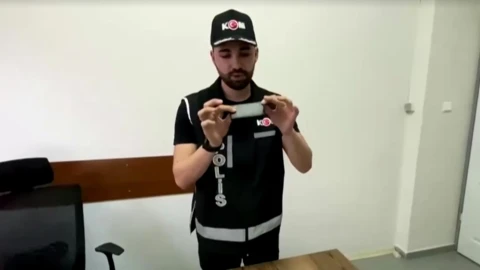 turquía-arresta-estudiante-dispositivo-inteligencia-artificial-hacer-trampa-examen-ia