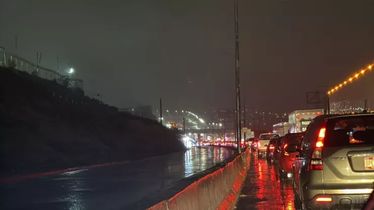 Tijuana: lluvias y viento provocan incidentes viales y afectaciones en semáforos