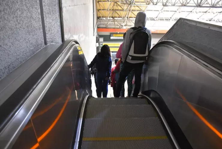 Metro CDMX estrena cinco escaleras eléctricas