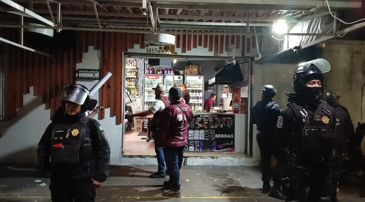 Mientras-dormía-clausuran-ares-por-incumplir-horarios-en-la-Benito-Juárez