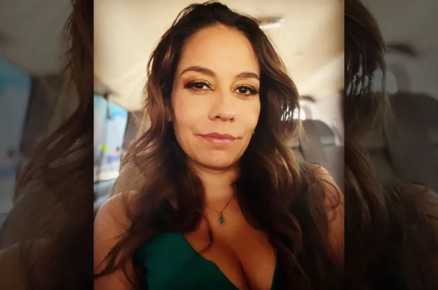 Karla cabello suelto.jpg