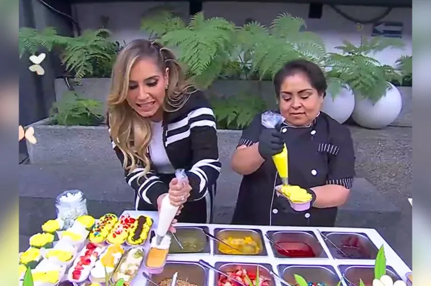 Los deliciosos postres no podían faltar, por lo que Jimena Longoria aprovechó para disfrutar de un rico pastelito. | Fotos: INSTAGRAM / @vengalaalegria