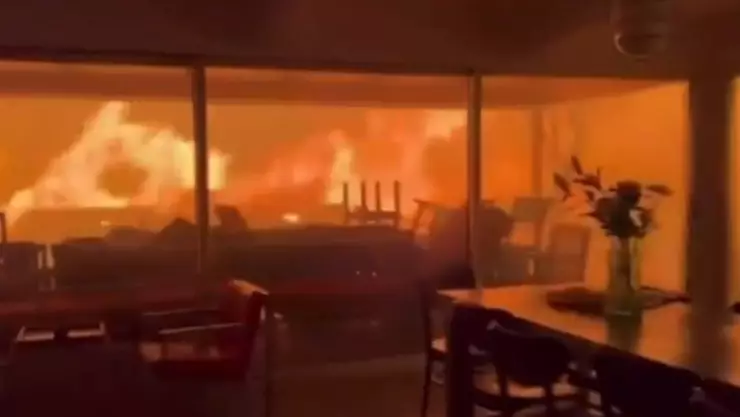 llamas rodeaban su hogar Hollywood