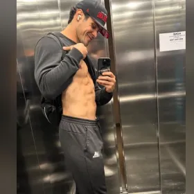 Los atletas de Exatlón México siempre dejan huella en los corazones de los fans, y uno que sin duda lo hizo fue Humberto Noriega. Con sus ojos brillantes y su energía inquebrantable, se convirtió en el alma del equipo Rojo.
Crédito: @therealnoriega6