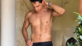 2. Lleva 15 años practicando remo, disciplina en la que ha logrado ser seleccionado nacional. Quien lo impulsó en este deporte fue su madre.