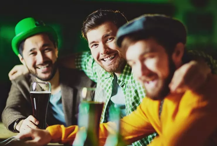 Alcohol aumenta la atracción sexual entre hombres.jpg