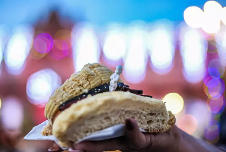 Joven termina en el quirófano por comerse muñeco de la Rosca de Reyes