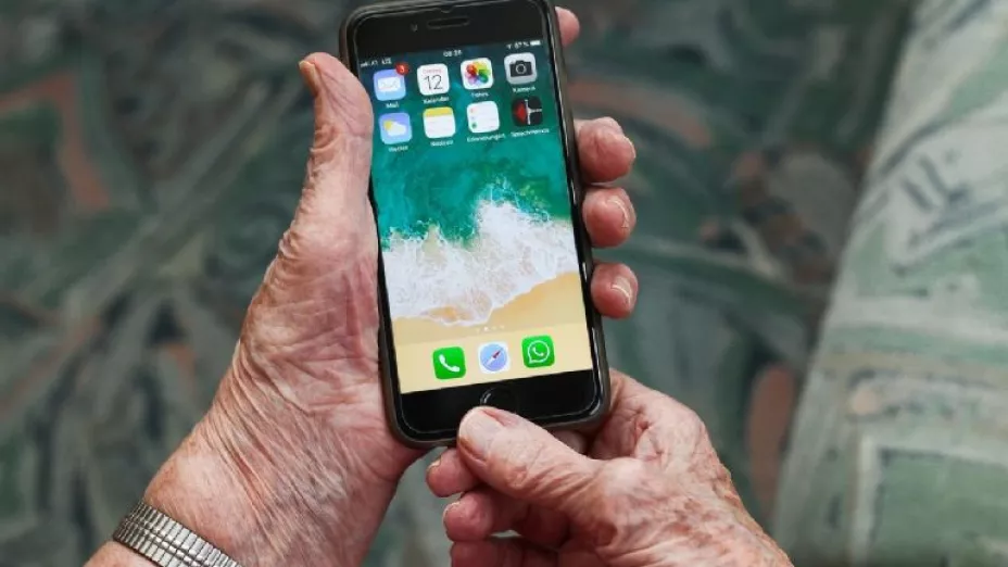 Paso a paso ¿Cómo configurar WhatsApp para adultos mayores