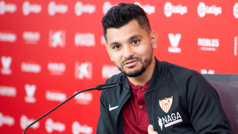 Tecatito Corona con el Sevilla