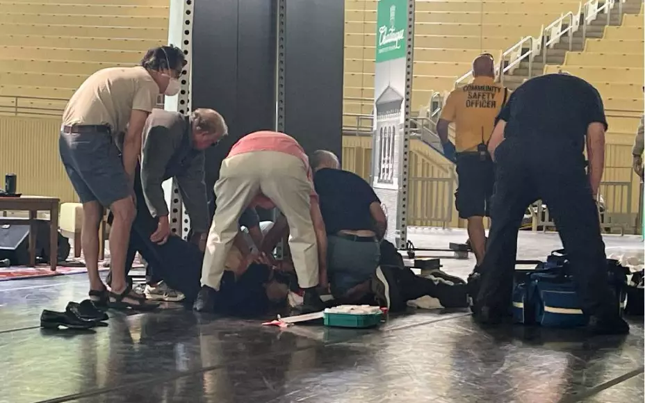 Acusado de agredir a Salman Rushdie se declara inocente