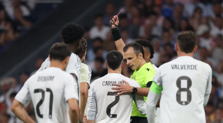 Dani Carvajal se va expulsado en el partido Real Madrid vs Marsella.