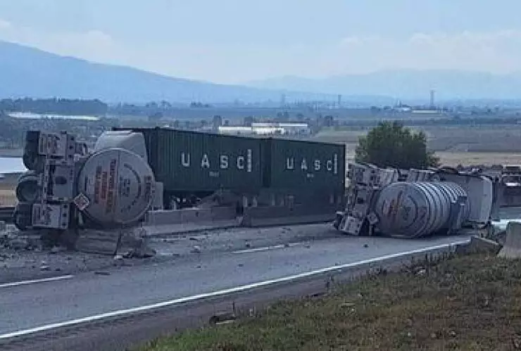 Un accidente en Arco Norte, cerca de la México-Querétaro, dejó a cientos de conductores varados