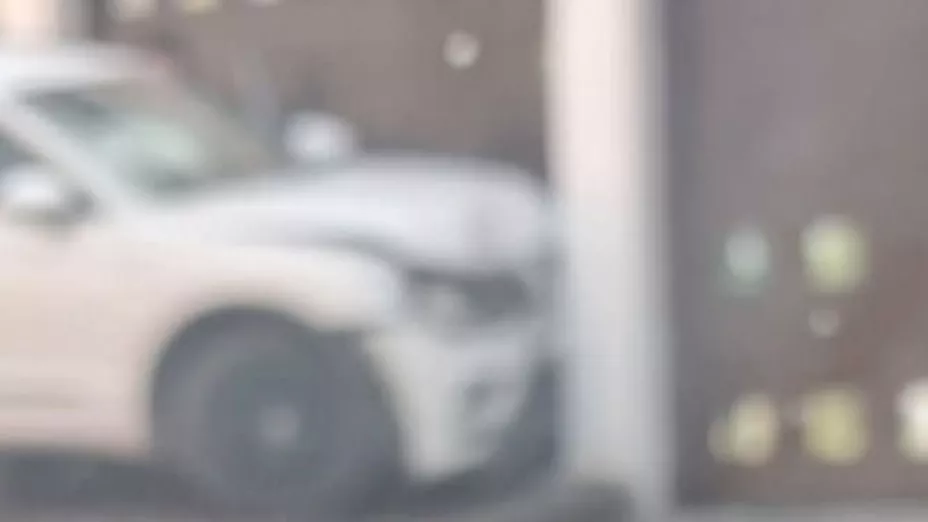 ¡Última hora! Camioneta de lujo SE ESTRELLA contra una casa, en Morelia, Michoacán! ¿Cuántos heridos hay Esto sabemos.jpg