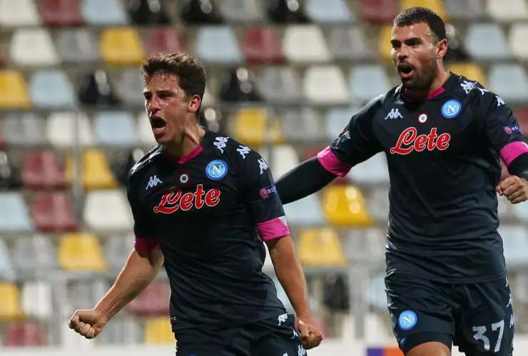 Napoli gana en suelo croata