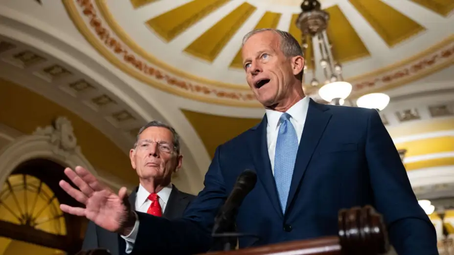 John Thune, líder de los republicanos en el Senado de EU.