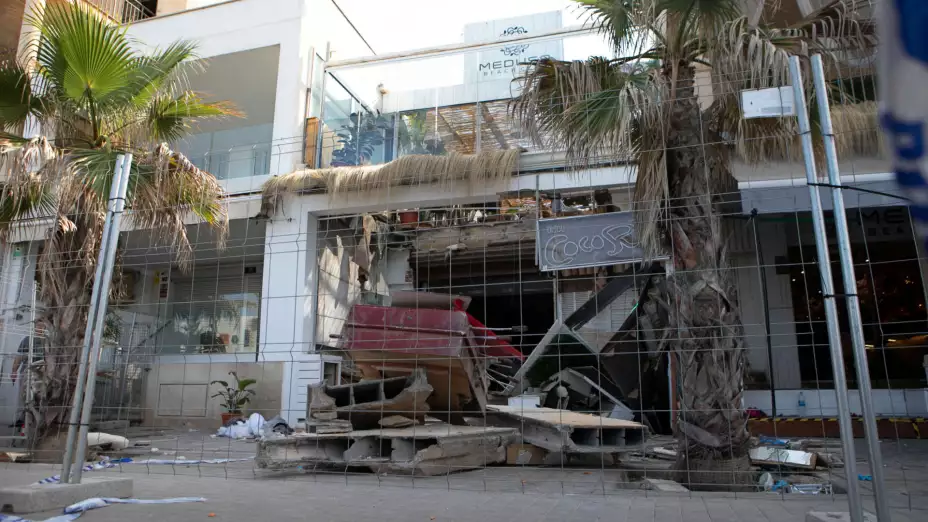 Restos del derrumbe de un edificio en Palma de Mallorca, España.