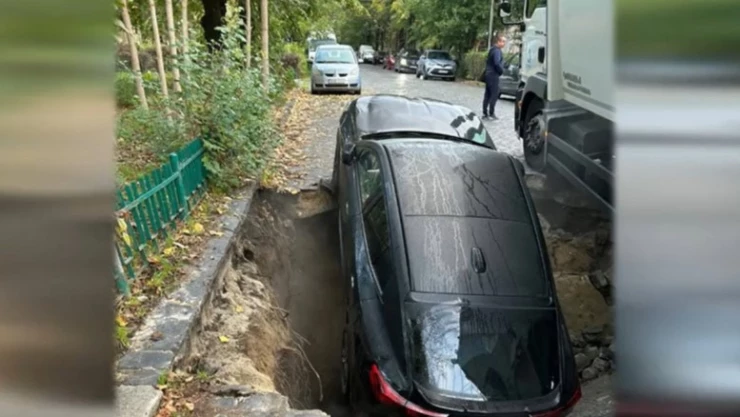 socavón-rumania-madre-e-hijo-caen-agujero-video
