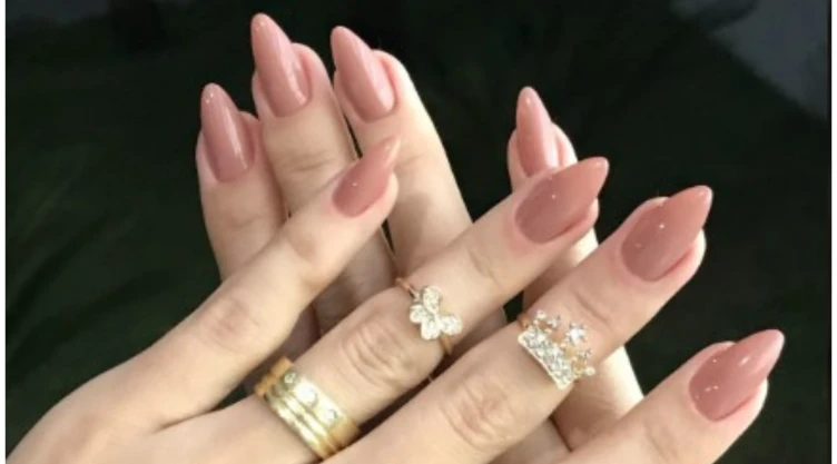 uñas manicura acrílica