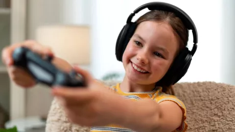 Hermanas fueron privadas de la libertad tras contacto en Roblox; autoridades las rescatan en Georgia