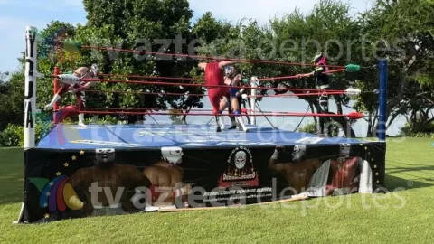 Checo Pérez lleva la lucha libre a su familia