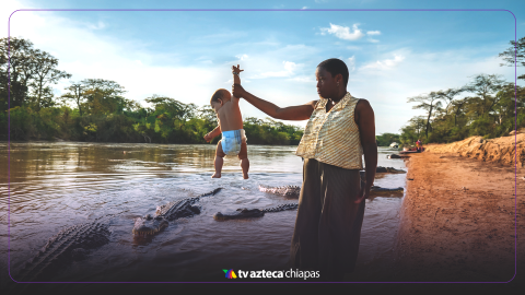 Arroja hijo a río con cocodrilos