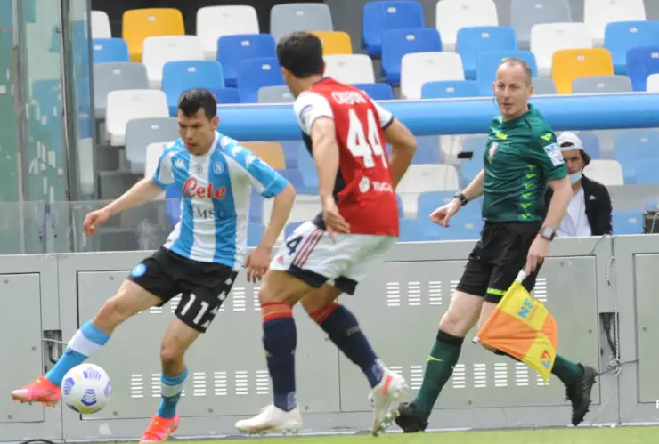 Chucky Lozano ante Cagliari