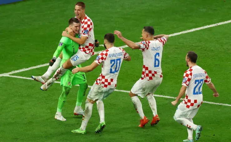 Croacia festeja su pase a 4tos de Final