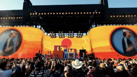 Peso Pluma el invitado especial de Becky G en Coachella 2023 3.jpg