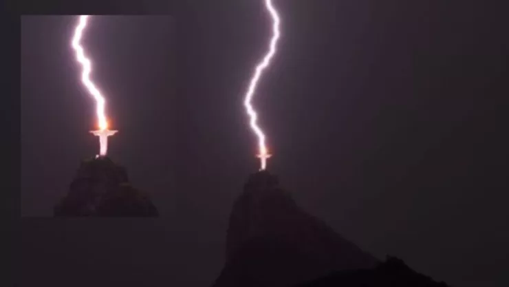 Cristo redentor recibe un rayo