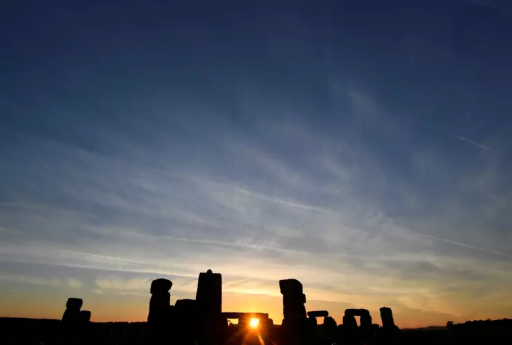 Stonehenge es tan maravilloso que se ha convertido en uno de los lugares favoritos de chicos y grandes para vivir el solsticio de verano e invierno.