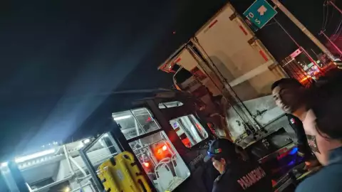 Va y Ven se impacta contra la parte trasera de un tráiler en la Mérida-Progreso
