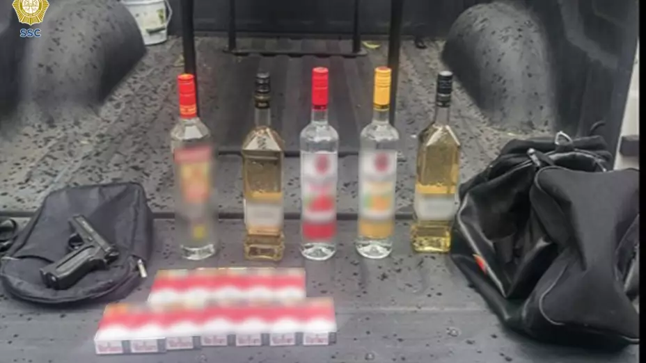 Criminal de poca monta raterillo de poca monta fichita del día roba tienda de conveniencia benito juárez