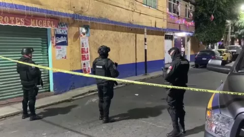 Terror en Iztapalapa: Hombre balea a policía y se quita la vida en Santa Cruz Meyehualco
